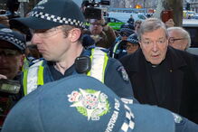 Cardeal Pell à chegada ao tribunal