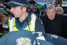 Cardeal Pell à chegada ao tribunal