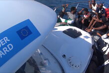 Polícia Marítima resgata migrantes na Grécia