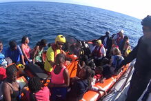 Polícia Marítima resgata migrantes na Grécia