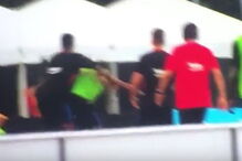 Depois da 'brincadeira' Neymar abandonou o treino, visivelmente irritado