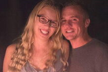 Carlos invadiu casa de Logan Pierce e Mikaela DiGiulio para fazer sexo