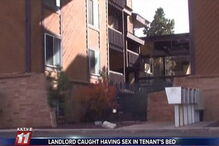 Carlos invadiu casa de Logan Pierce e Mikaela DiGiulio para fazer sexo