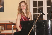 Teresa da Palma Pereira, no piano, foi uma das artistas que atuaram