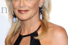 2017-07-30_15_09.37 sharon-stone-recording-artists-and-groups-photo-1886894881.jpg