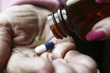 Idosos que tomam mais de cinco medicamentos