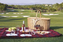 Estender a toalha na relva, na Quinta do Lago