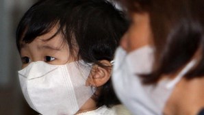DGS recomenda que crianças e jovens com sintomas ligeiros de infeção respiratória só devem faltar à escola se tiverem febre