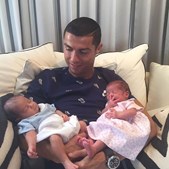 Cristiano Ronaldo com os gémeos