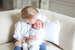 Príncipe George e a irmã, Charlotte