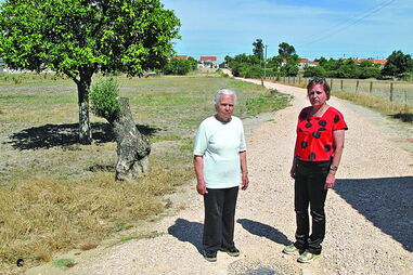 Lesadas Ana Silva e a mãe, Sara Silva, ameaçam com queixa nos tribunais caso a estrada não volte à forma inicial
