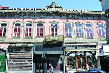 Teatro Sá da Bandeira está inserido numa zona de proteção do centro histórico do Porto e está à venda há vários anos
