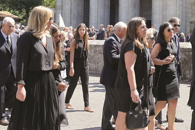Paula Amorim (à esq.), que sucedeu ao pai, divide o património familiar com as irmãs, Luísa (ao centro) e Marta (à dir.) 