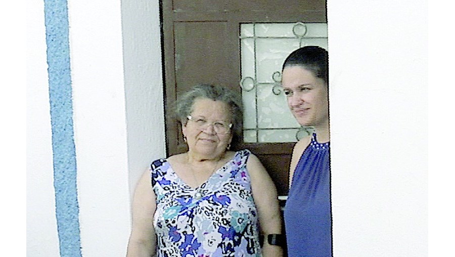 Veneranda Militão recebe a visita diária de Paula Gomes