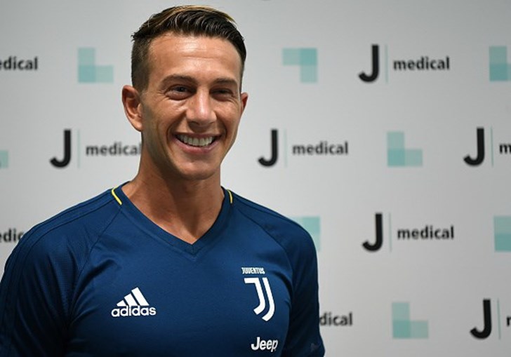 Federico Bernardeschi assinou pela Juventus
