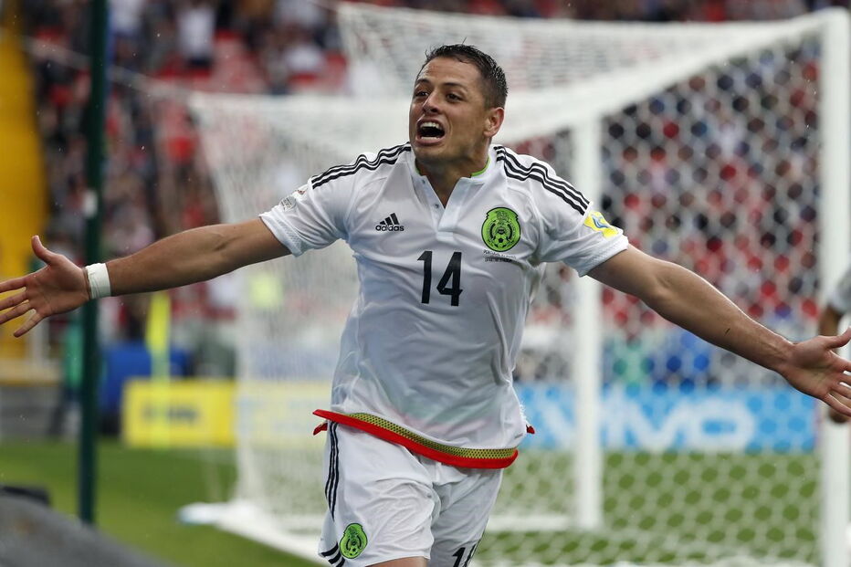 Chicharrito celebra o golo do México