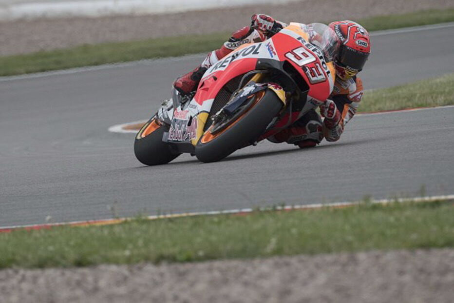 Thomas Luthi, Espanha, Marc Marquez, Miguel Oliveira, Honda, MotoGP, Mundial, Márquez, Yahama, Grande Prémio da Alemanha, Sachsenring, Moto2, Hohenstein-Ernstthal, Moto, Danilo Petrucci, Maverick Viñales, Andrea Dovizioso, Ducati, Joan Mir, Jonas Folger, Franco Morbidelli, Dani Pedrosa, desporto, Moto3, motociclismo