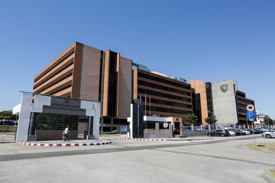 militares, fortuna, comida, corrupção, Monsanto, Estado-Maior da Força Aérea, Raúl Milhais de Carvalho, Alcides, Alfragide, Direção de Abastecimento e Transportes, País, Amadora, Unidade Nacional de Combate à Corrupção da PJ, DIAP, Lisboa, Estado, major-general, tenente-coronel, coronel, Polícia Judiciária Militar, Zeus