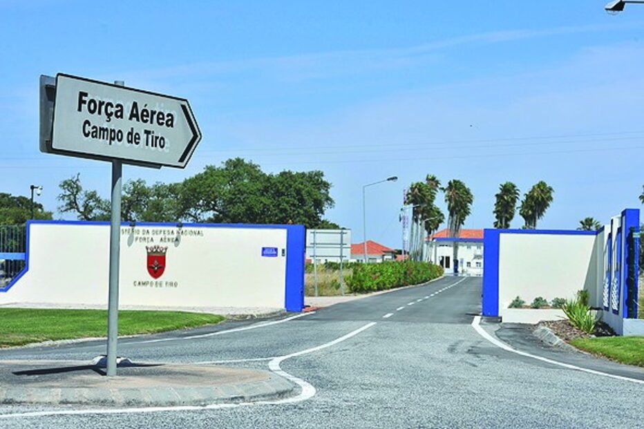 militares, fortuna, comida, corrupção, Monsanto, Estado-Maior da Força Aérea, Raúl Milhais de Carvalho, Alcides, Alfragide, Direção de Abastecimento e Transportes, País, Amadora, Unidade Nacional de Combate à Corrupção da PJ, DIAP, Lisboa, Estado, major-general, tenente-coronel, coronel, Polícia Judiciária Militar, Zeus