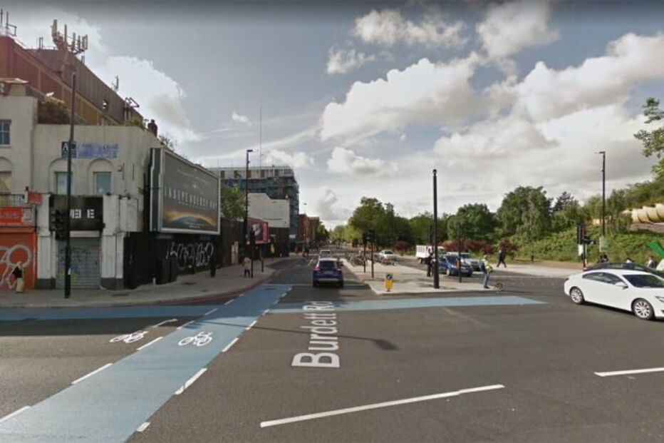 Burdett Road, ataque de ácido 