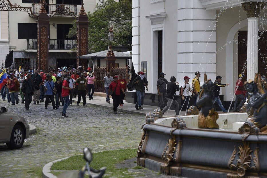 Venezuela, feridos, manifestação, parlamento, Nicolás Maduro 