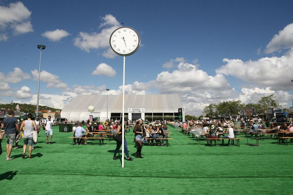 Imagens do recinto do Alive no primeiro dia do festival