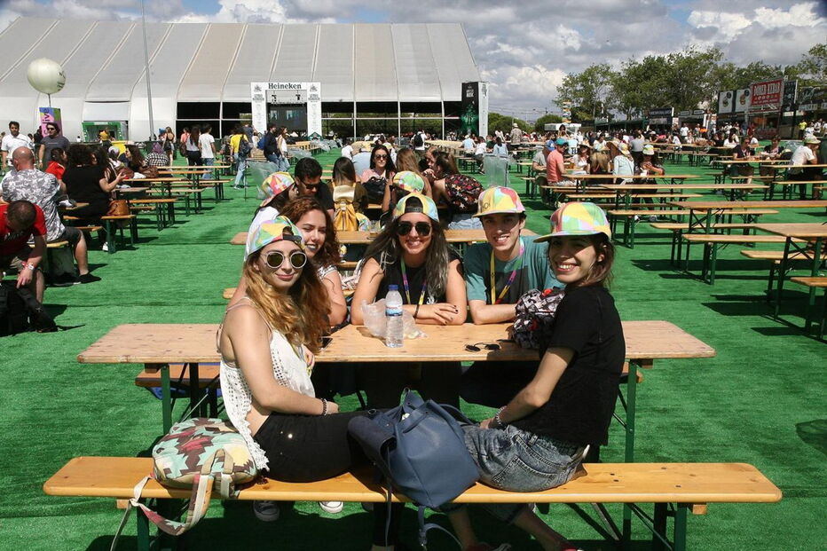 Imagens do recinto do Alive no primeiro dia do festival