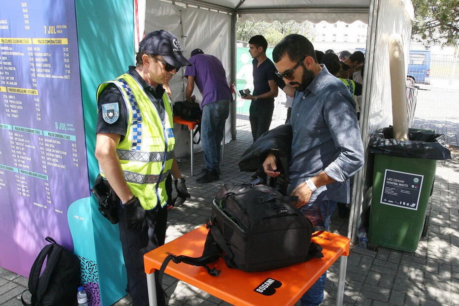 Imagens do recinto do Alive no primeiro dia do festival