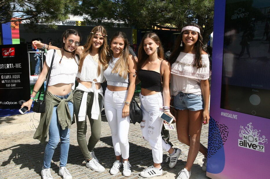 Imagens do recinto do Alive no primeiro dia do festival