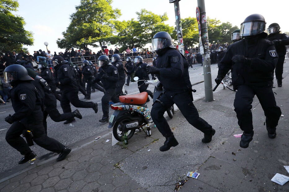 Imagens dos protestos anti-G20 esta quinta-feira em Hamburgo, Alemanha