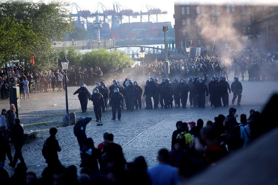 Imagens dos protestos anti-G20 esta quinta-feira em Hamburgo, Alemanha