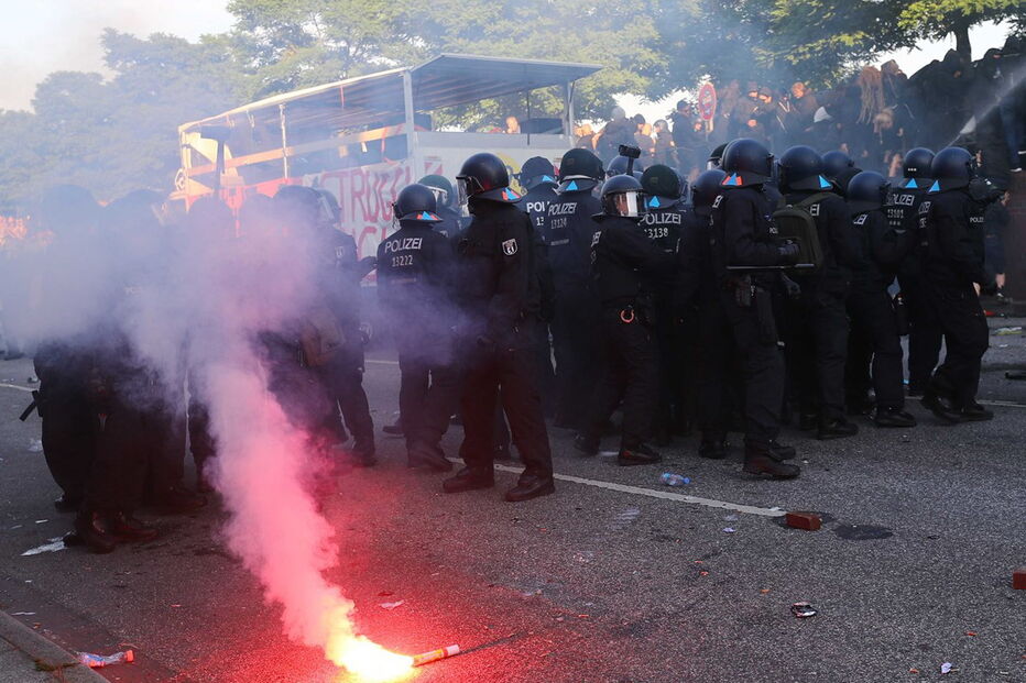Imagens dos protestos anti-G20 esta quinta-feira em Hamburgo, Alemanha