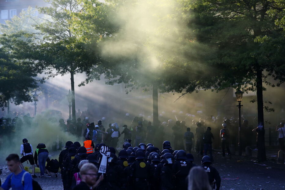 Imagens dos protestos anti-G20 esta quinta-feira em Hamburgo, Alemanha