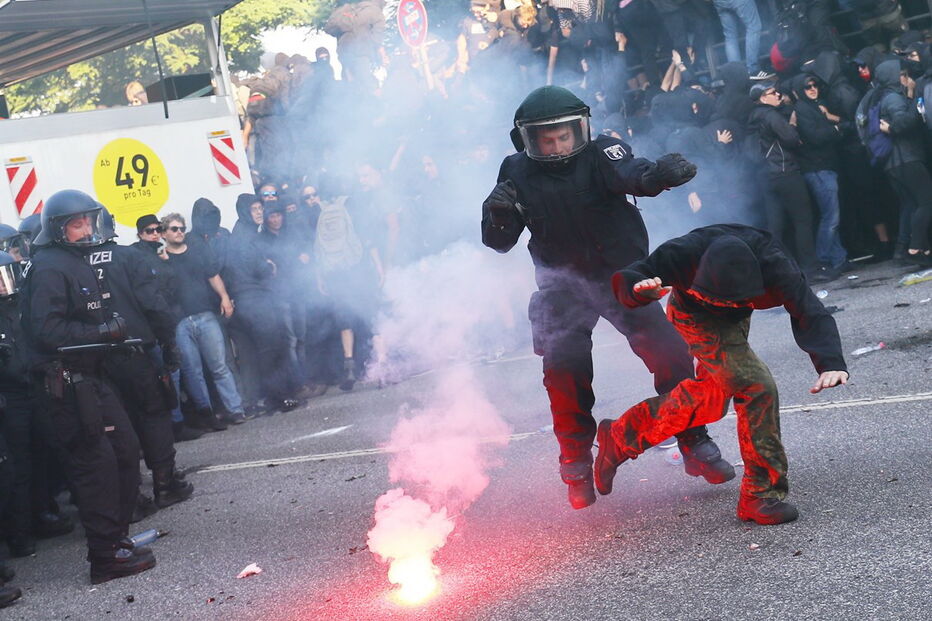 Imagens dos protestos anti-G20 esta quinta-feira em Hamburgo, Alemanha