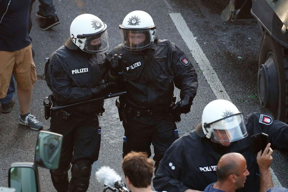Imagens dos protestos anti-G20 esta quinta-feira em Hamburgo, Alemanha