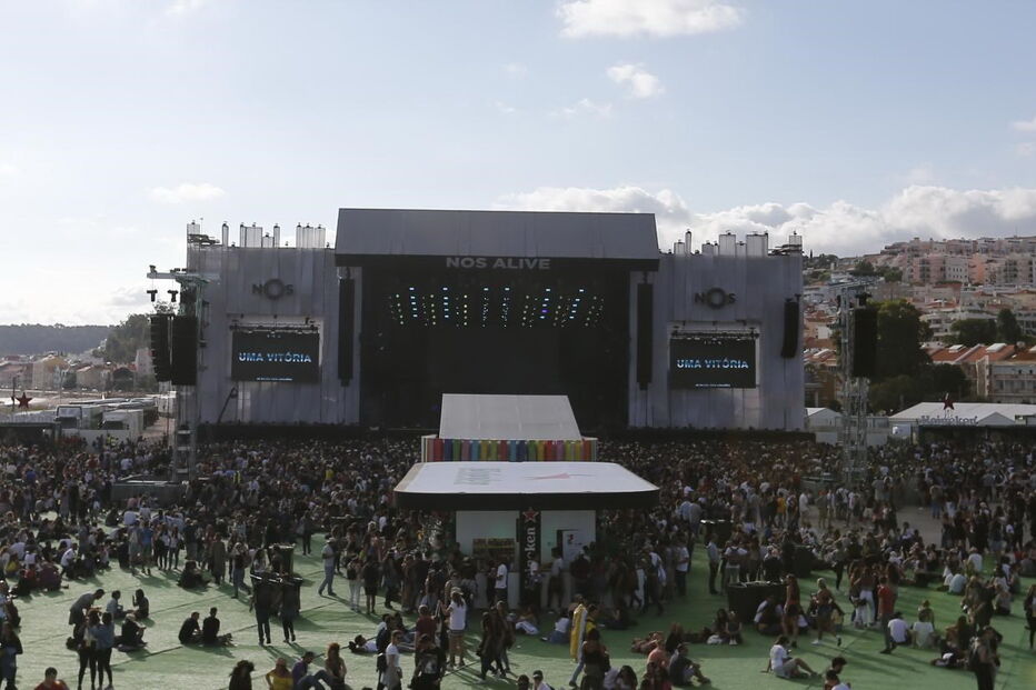 Imagens do recinto do Alive no primeiro dia do festival
