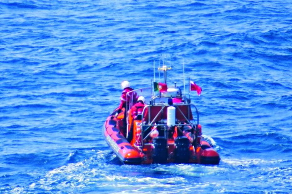 Salva-vidas rebocou veleiro