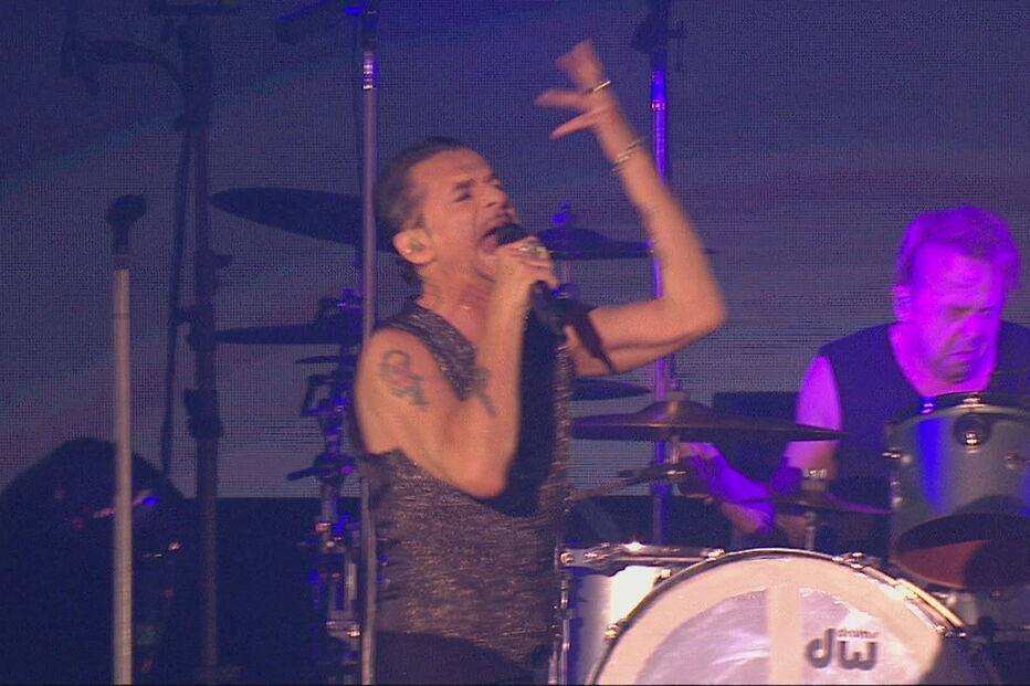 Alive termina em festa com Depeche Mode