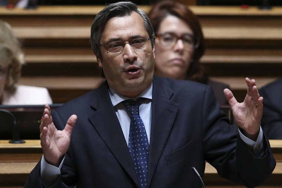 João Vasconcelos, Estado da Internacionalização, CDS-PP, ministros da Defesa e da Administração, Assuntos Fiscais, CDS, Indústria, primeiro-ministro, Interna, Ministério Público, Estado, Nuno Magalhães, Governo, deputado do CDS-PP, Forças Armadas, Europa, Jorge Costa Oliveira, economia, negócios e finanças, política