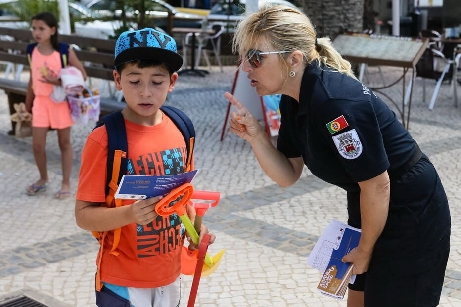 Câmara de Albufeira alerta banhistas para perigo das arribas