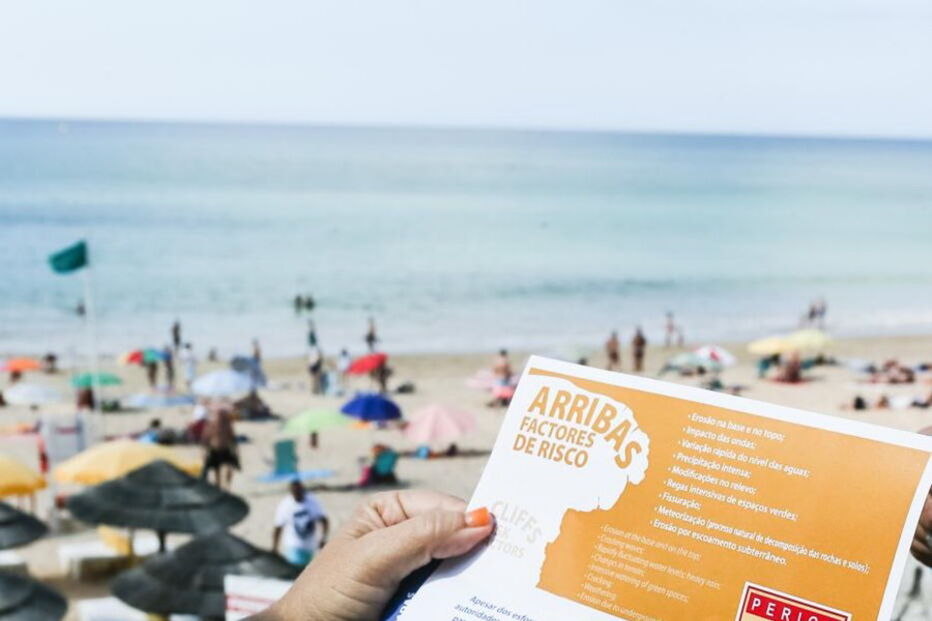 Câmara de Albufeira alerta banhistas para perigo das arribas