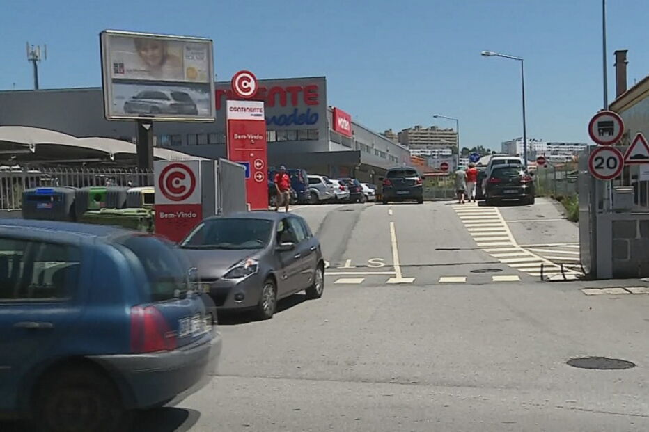 Supermercado de Gaia onde a mulher foi baleada