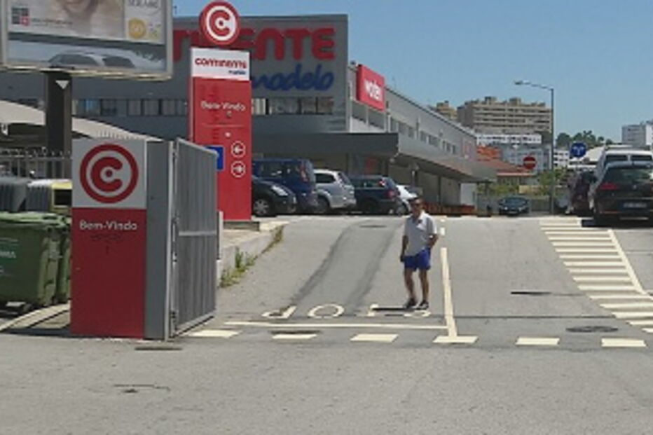  Supermercado de Gaia onde a mulher foi baleada