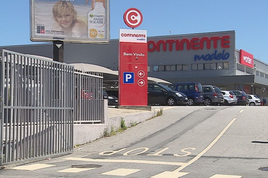 carjacking, Rechousa, Vila Nova de Gaia, CTT, presidente, Punto branco, Fiat, Junta de Freguesia de Pedroso, Seixezelo, hospital de Vila Nova de Gaia, atirador, Polícia Judiciária do Porto, PJ, Filipe Lopes, Tribunal de Instrução Criminal do Porto, crime, lei e justiça, crime