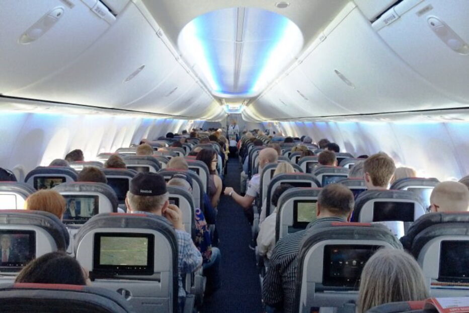 Masturba-se enquanto passageira está a dormir