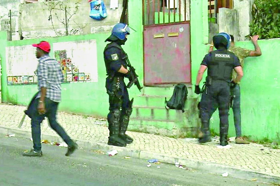 Três agentes do piquete da PSP da Amadora já tinham estado suspensos em 2016 por agressões na Cova da Moura   