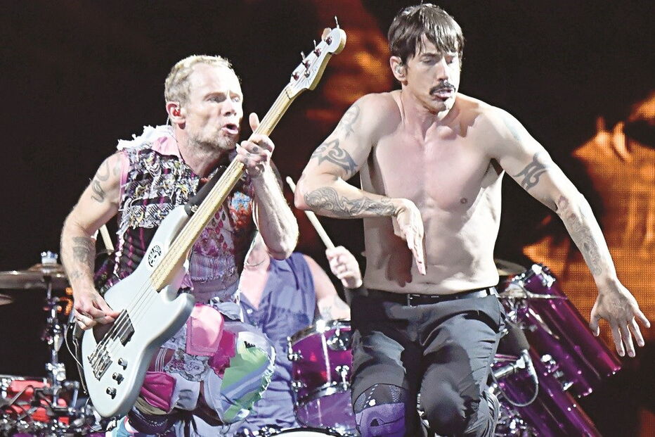 O baixista Michael Peter Balzary (Flea) e Anthony Kiedis, a voz dos Red Hot Chili Peppers, atuam hoje em Lisboa 