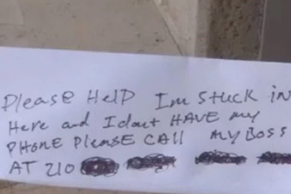 Preso atrás de caixa de ATM pede socorro através da saída das notas