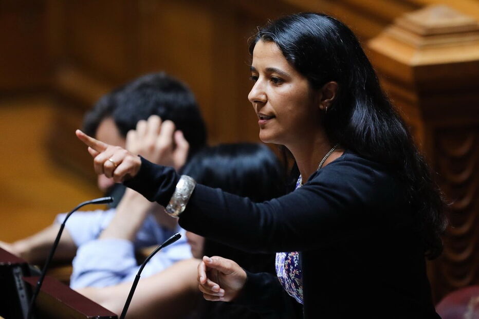 Lusa, PCP, Paula Santos, Algarve, Lisboa, Assembleia da República, Porto, Registo Nacional de Alojamentos Locais, RNAL, PS, política, autoridades locais