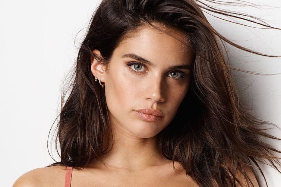 Sara Sampaio, EUA, Victoria, Porto, Secret, Semana de Alta-Costura de Paris, Zuhair Murad, Sara, Oliver Ripley, Douro, Azul, política, desporto, economia, negócios e finanças
